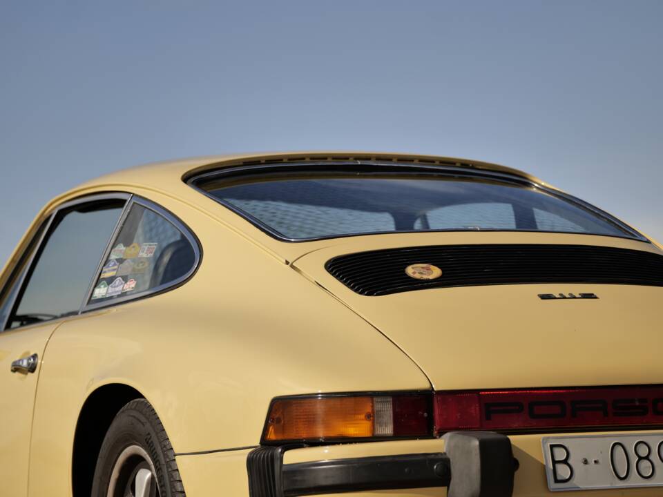 Image 17/77 de Porsche 911 2.7 S (1974)