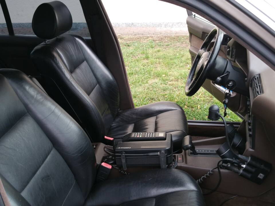Bild 9/16 von BMW 525i (1988)