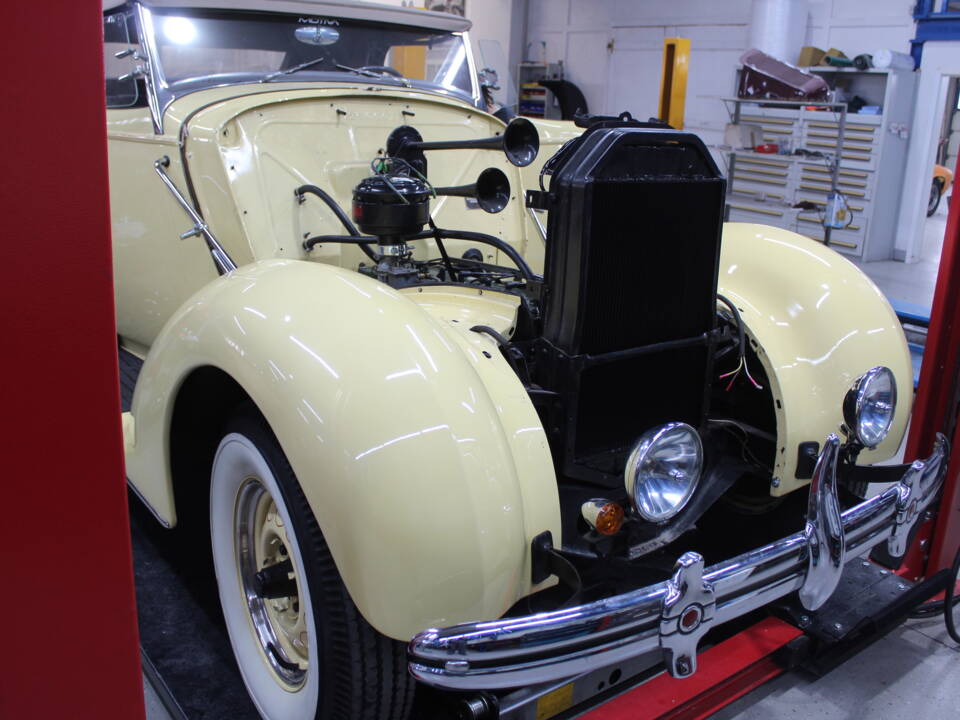 Image 41/75 of Packard One-Twenty (1936)