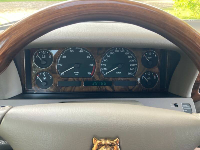 Image 29/76 de Jaguar XJ12 6.0 (1995)