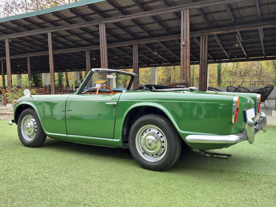 Image 16/66 of Triumph TR 4A IRS (1966)