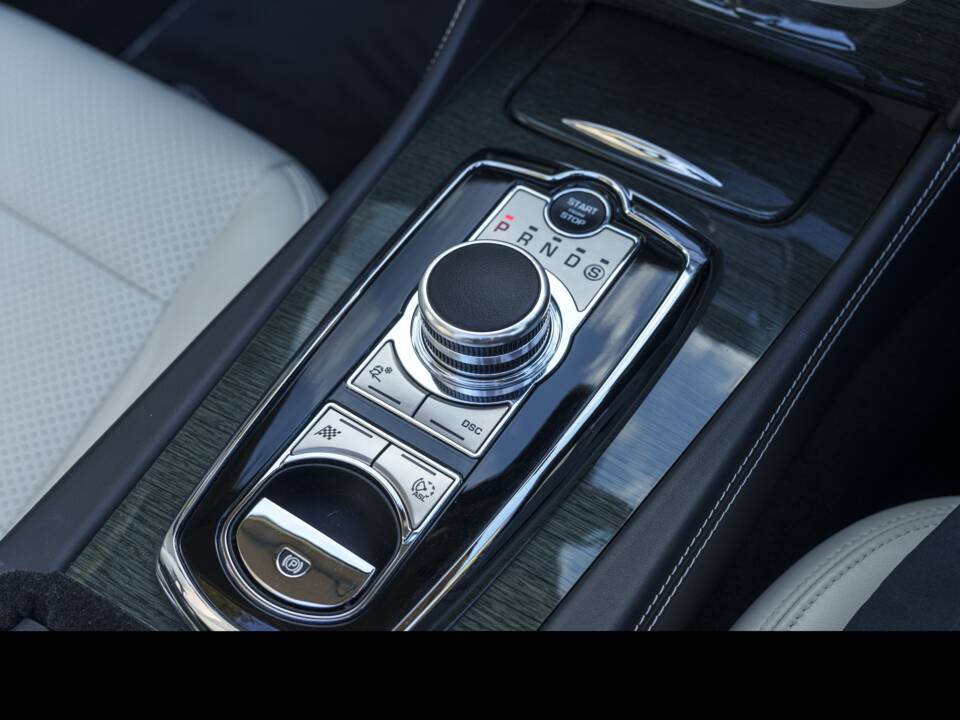 Image 22/30 de Jaguar XKR (2009)