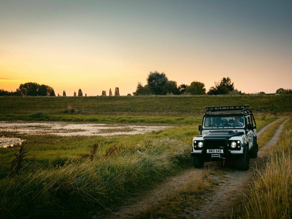 Bild 15/42 von Land Rover Defender Works V8 Trophy (2012)