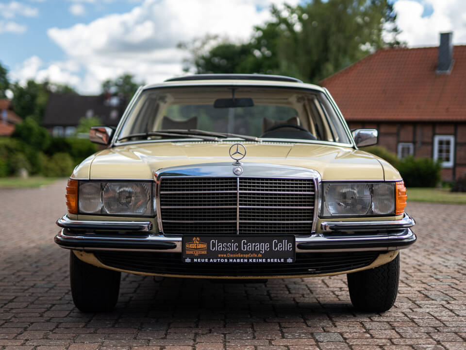Image 5/40 of Mercedes-Benz 350 SE (1975)