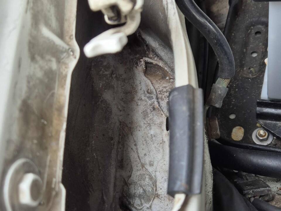 Motorhaubenhalter  Aufnahmeraum links rostfrei