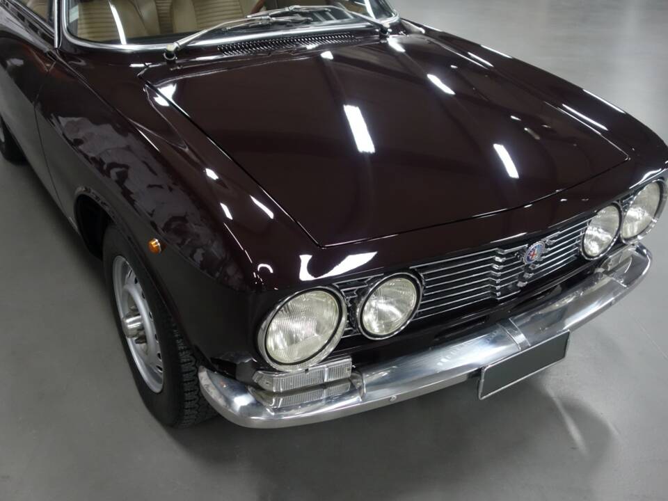 Bild 21/60 von Alfa Romeo Giulia GT 1300 Junior (1975)