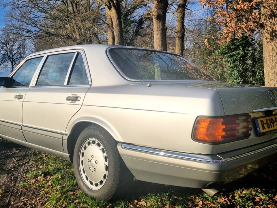 Image 3/18 de Mercedes-Benz 420 SEL (1987)