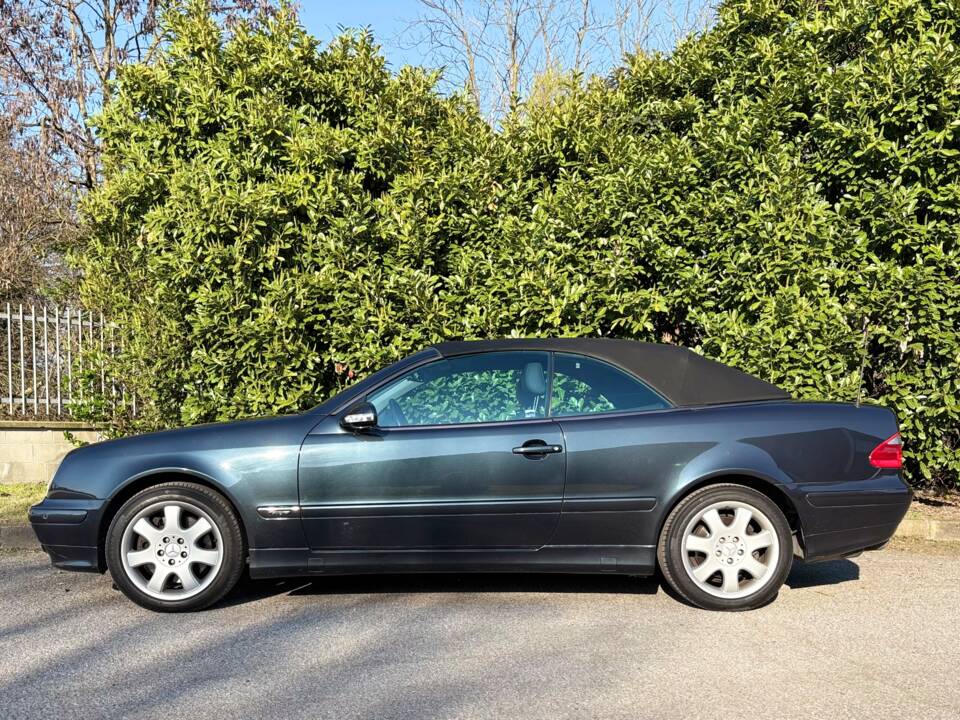 Image 3/24 of Mercedes-Benz CLK 430 (2000)