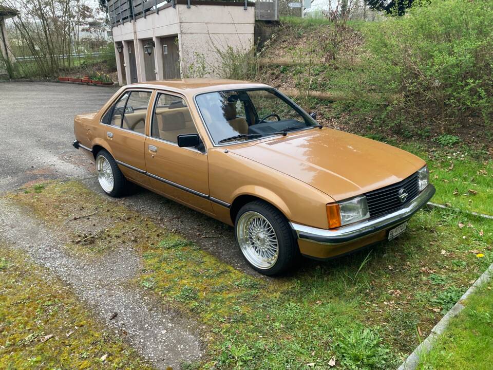 Bild 3/8 von Opel Rekord 2,0 S (1982)