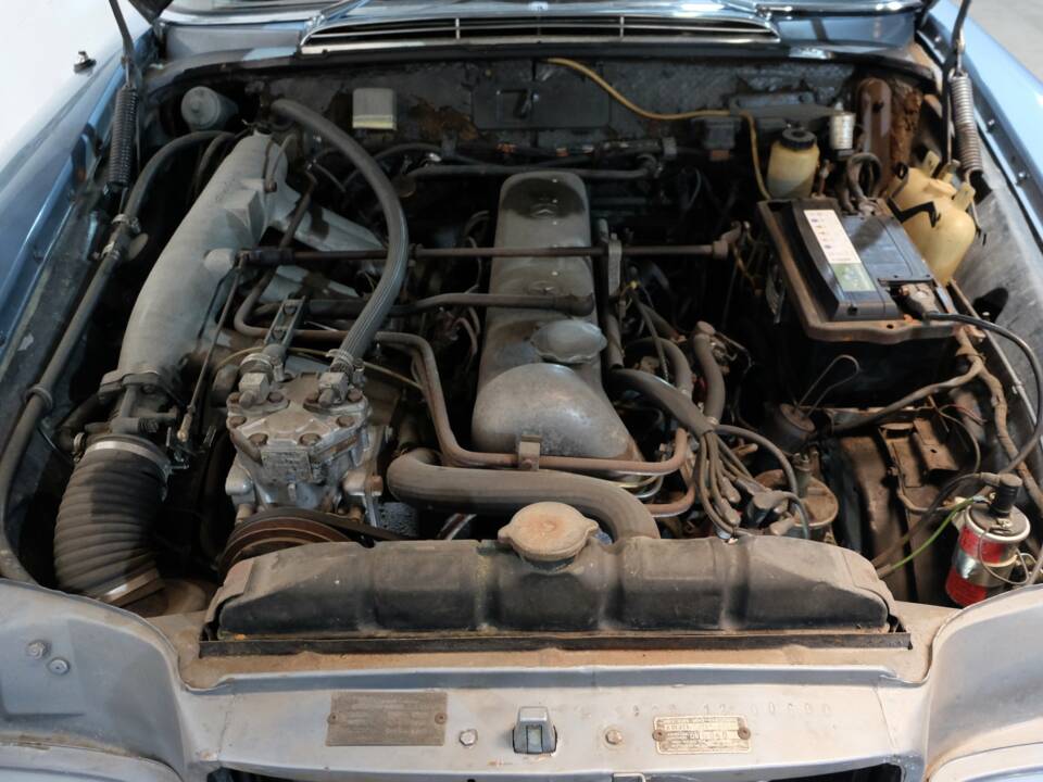 Bild 17/18 von Mercedes-Benz 220 SE b (1963)