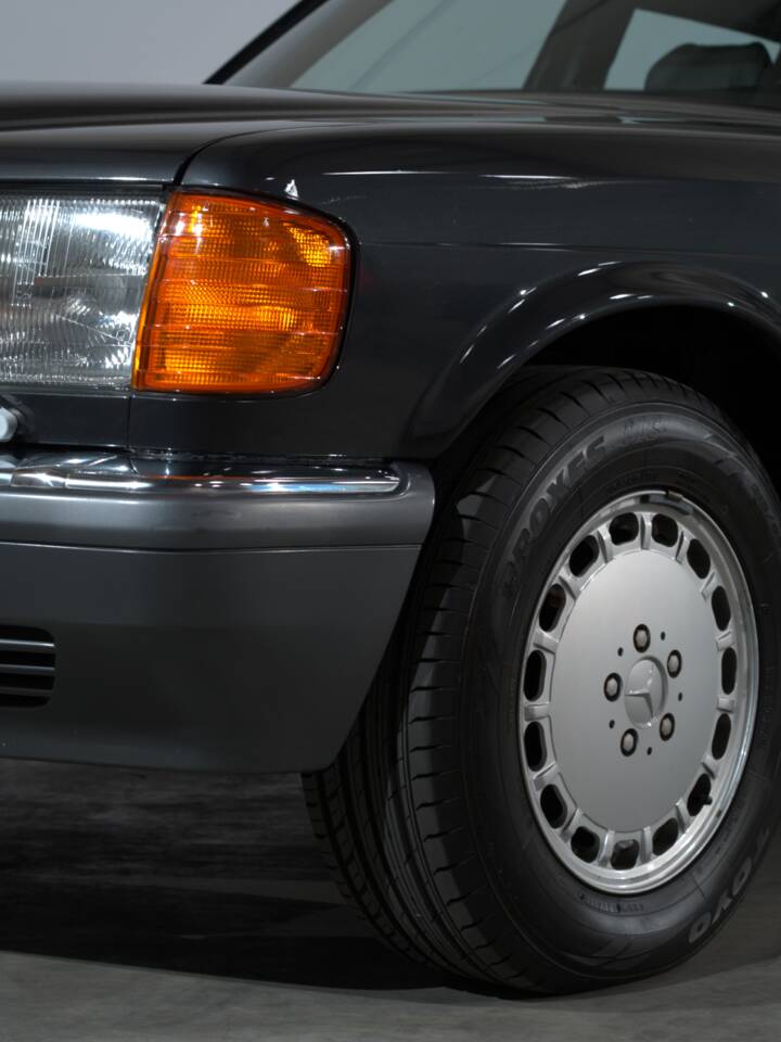 Image 12/52 of Mercedes-Benz 560 SEL (1988)