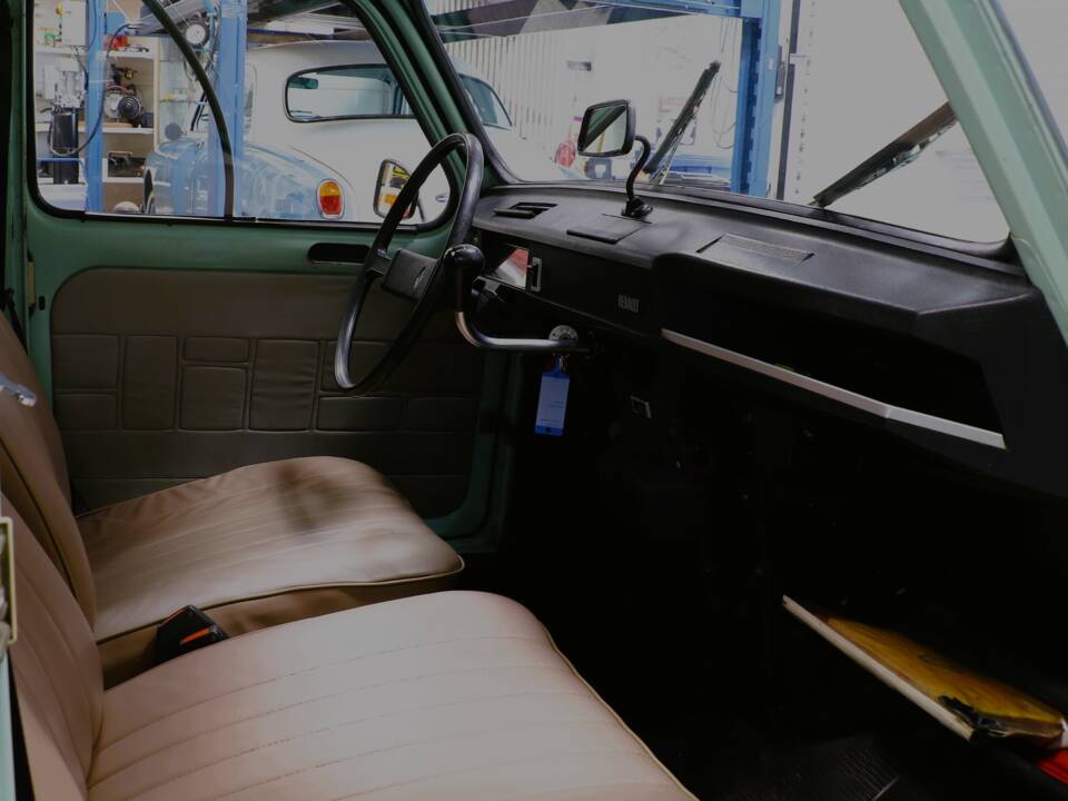 Image 22/33 de Renault R 4 TL (1981)