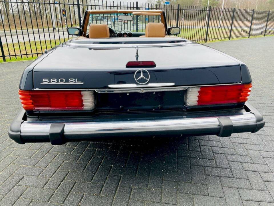 Afbeelding 11/36 van Mercedes-Benz 560 SL (1988)