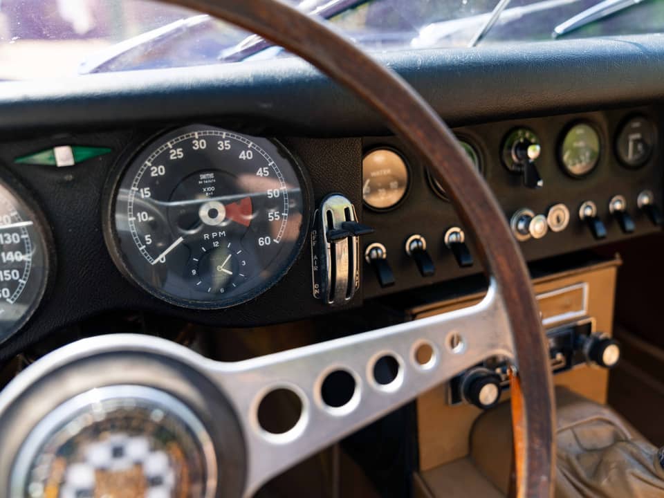 Image 70/86 de Jaguar E-Type (1967)