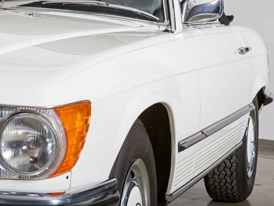 Image 8/30 of Mercedes-Benz 350 SL (1972)