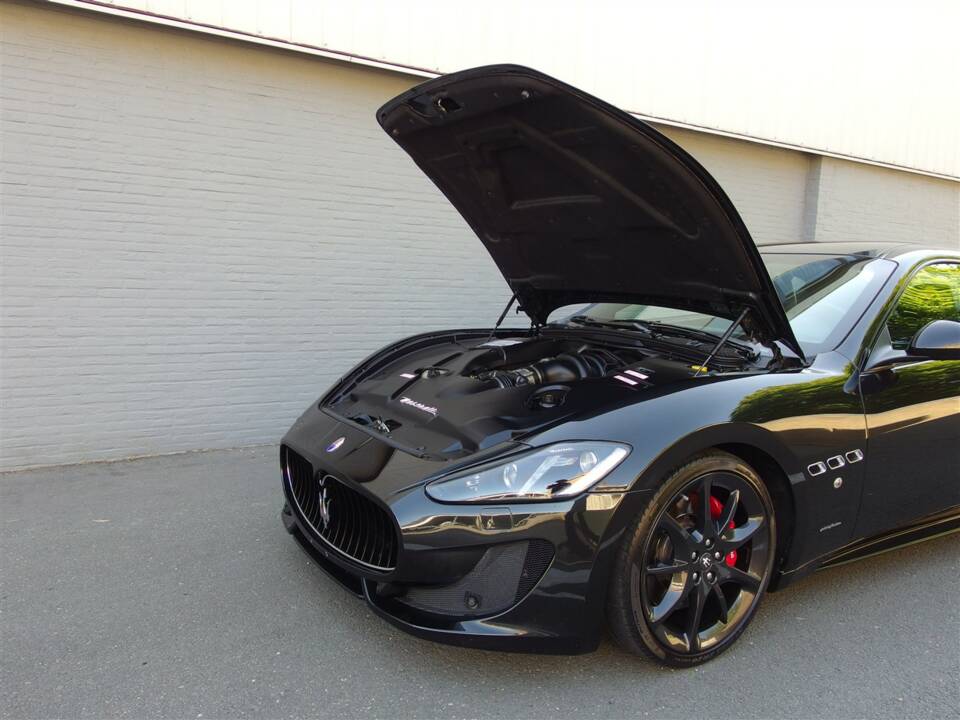 Bild 76/100 von Maserati GranTurismo S (2008)