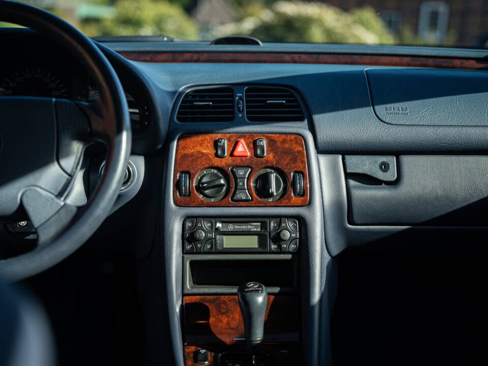 Bild 45/58 von Mercedes-Benz CLK 320 (1999)