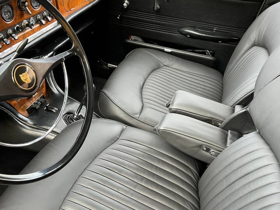 Image 36/51 of Jaguar 420 (1967)
