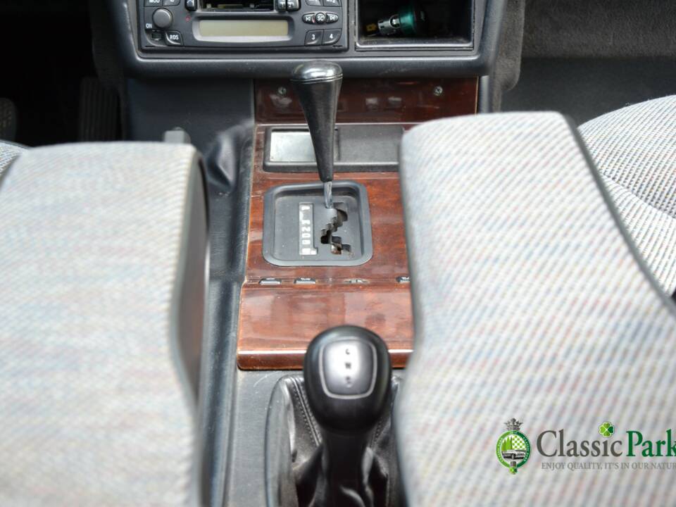 Image 24/49 de Mercedes-Benz 230 GE (SWB) (1993)