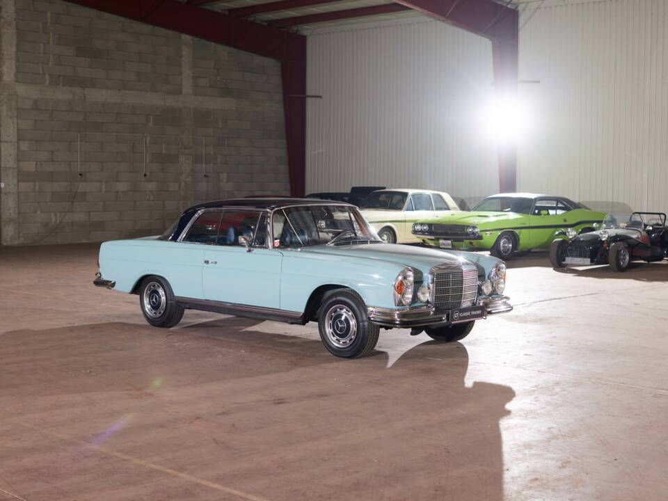 Image 3/91 of Mercedes-Benz 280 SE (1970)