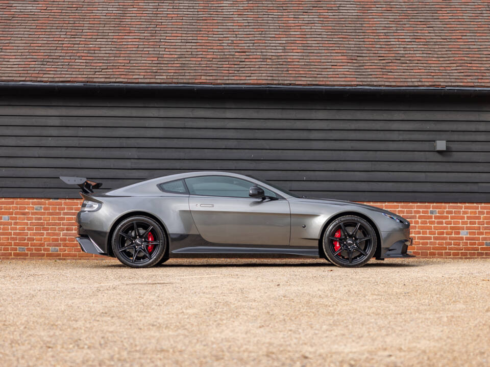 Imagen 2/65 de Aston Martin Vantage GT8 (2017)