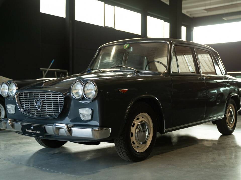 Image 2/43 of Lancia Flavia 1500 (1967)