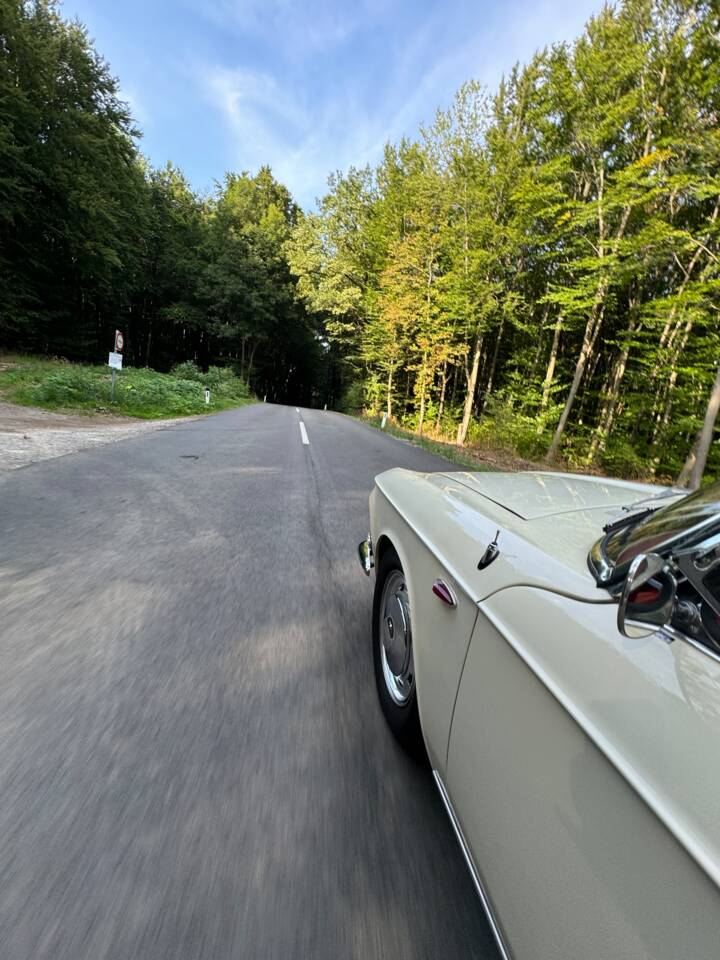 Image 34/45 of Volkswagen Karmann Ghia 1600 L (1966)