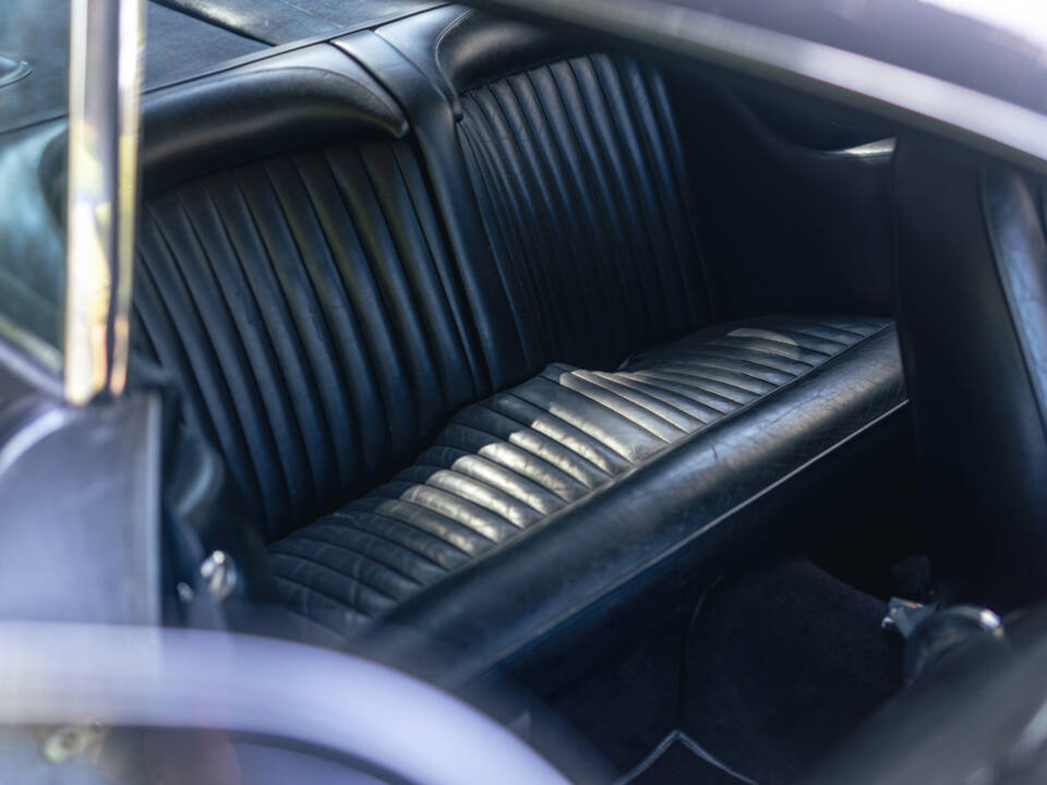 Bild 17/50 von Aston Martin DB 6 Vantage (1970)
