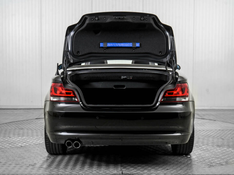 Image 44/50 of BMW 125i (2009)