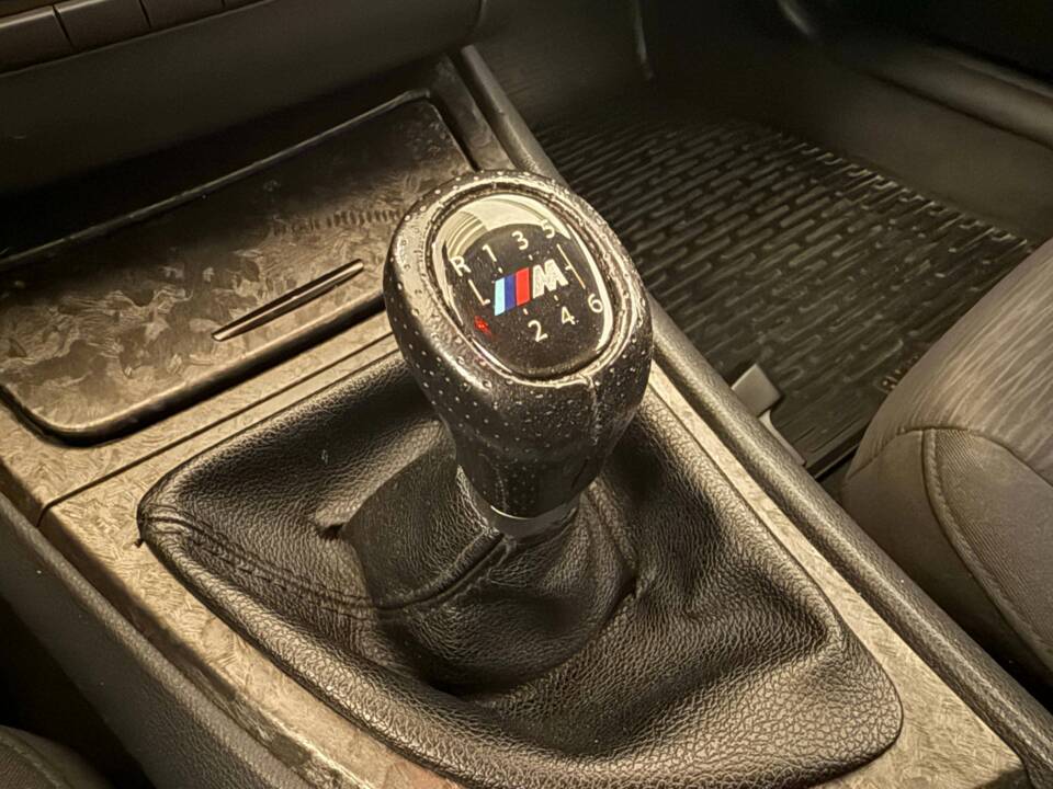 Image 18/18 of BMW 118i (2008)