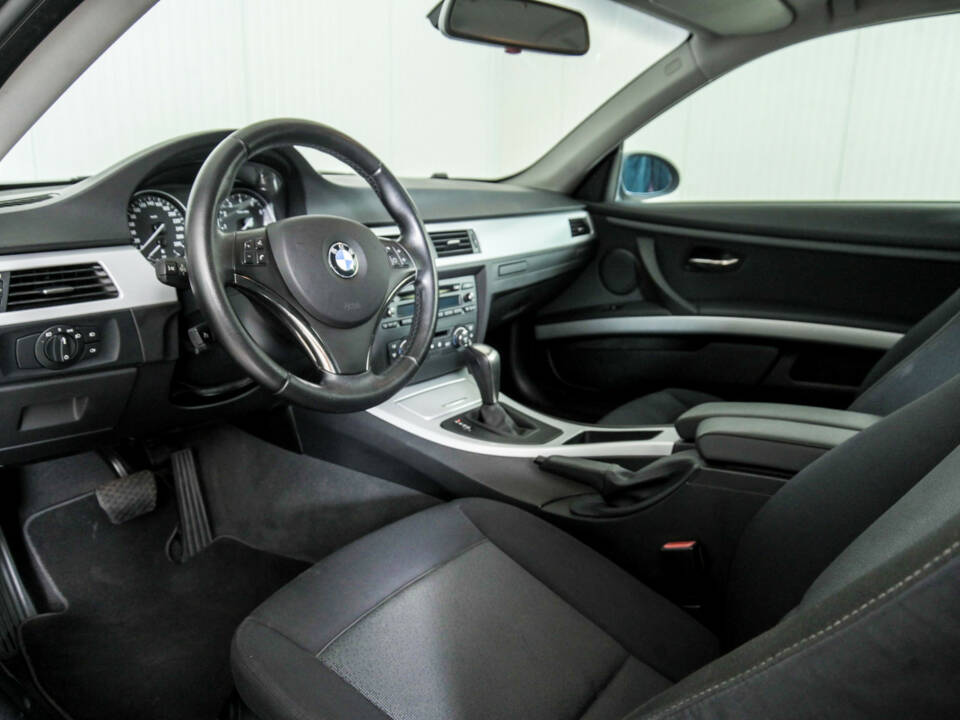 Imagen 11/50 de BMW 325i (2007)
