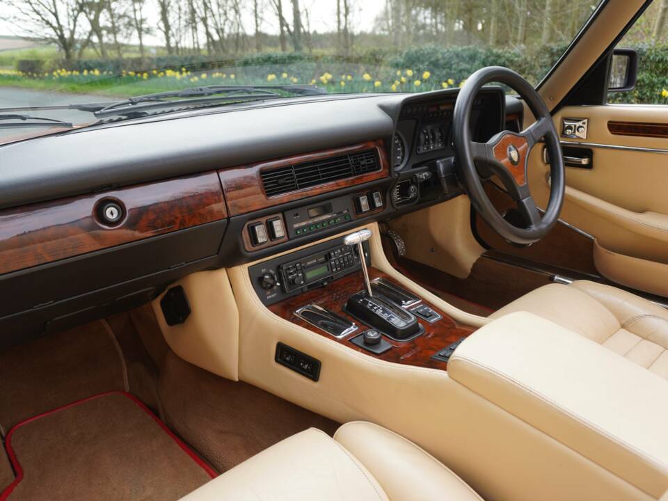 Image 11/20 of Jaguar XJS 5.3 V12 (1989)