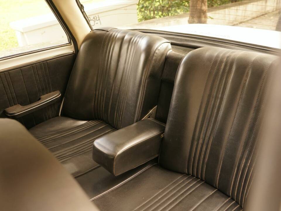 Image 94/100 of Alfa Romeo Giulia Nuova Super 1300 (1977)