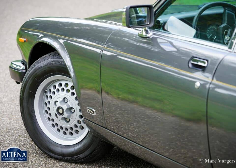 Image 51/57 de Jaguar XJ 12 (1986)