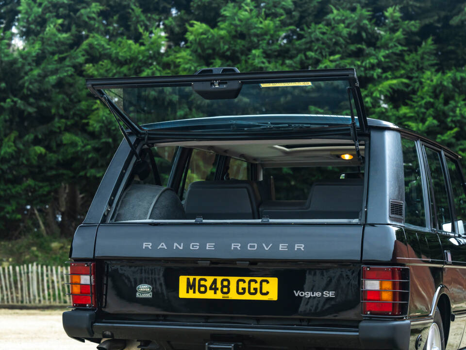 Image 13/38 of Land Rover Range Rover Vogue LSE (1995)