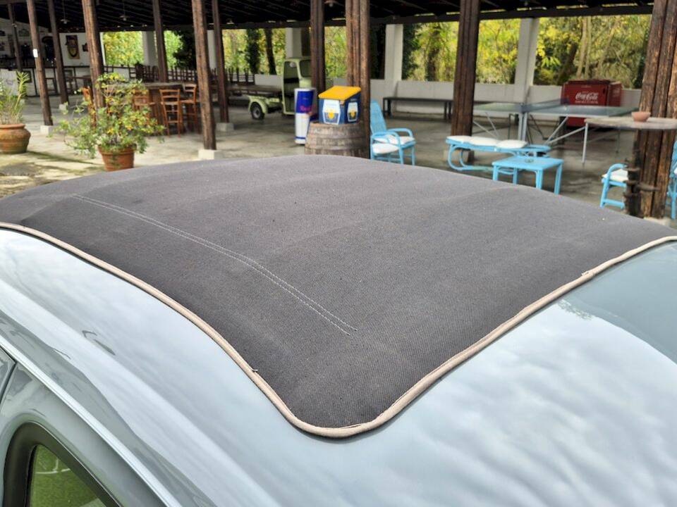 Image 17/52 of Volkswagen Beetle 1200 Standard "Oval" (1957)