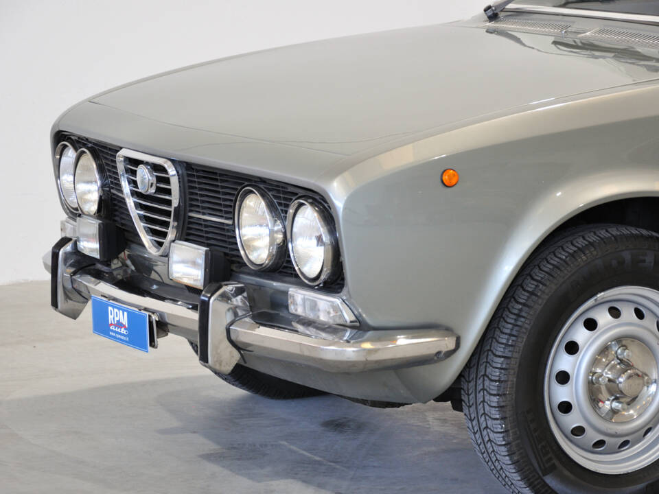 Immagine 31/39 di Alfa Romeo 2000 Berlina (1973)