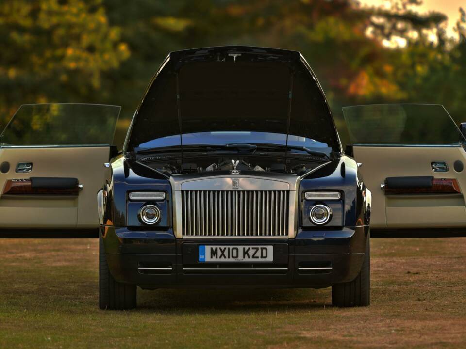 Image 25/50 of Rolls-Royce Phantom Coupé (2010)