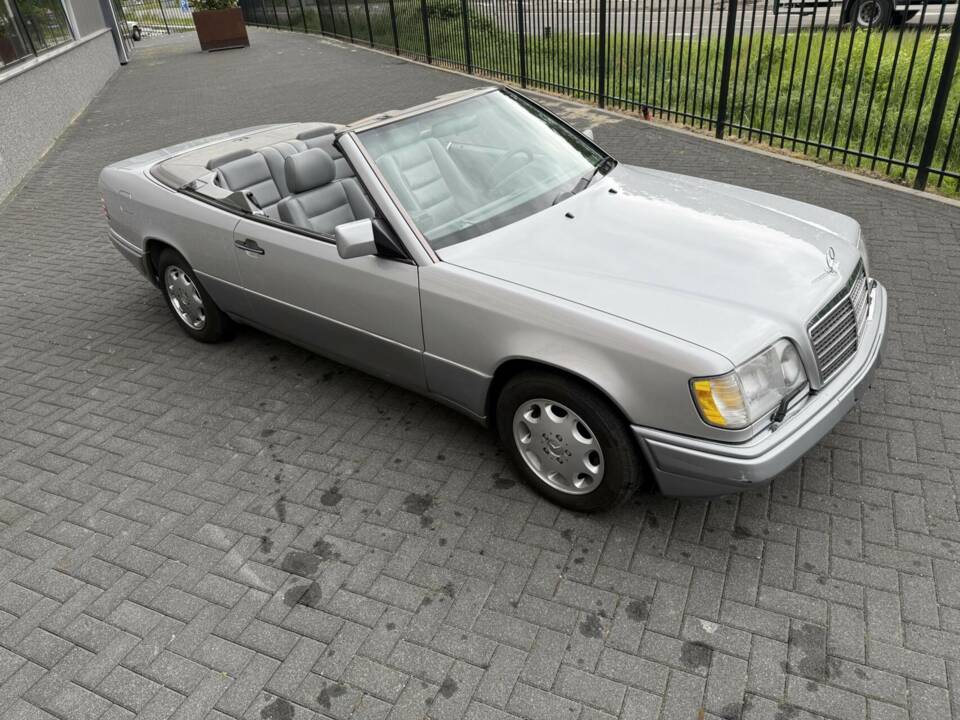 Bild 17/50 von Mercedes-Benz E 320 (1995)