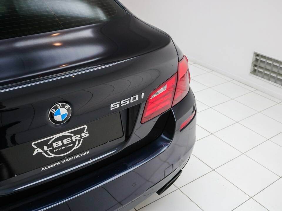 Image 20/24 of BMW 550i (2012)