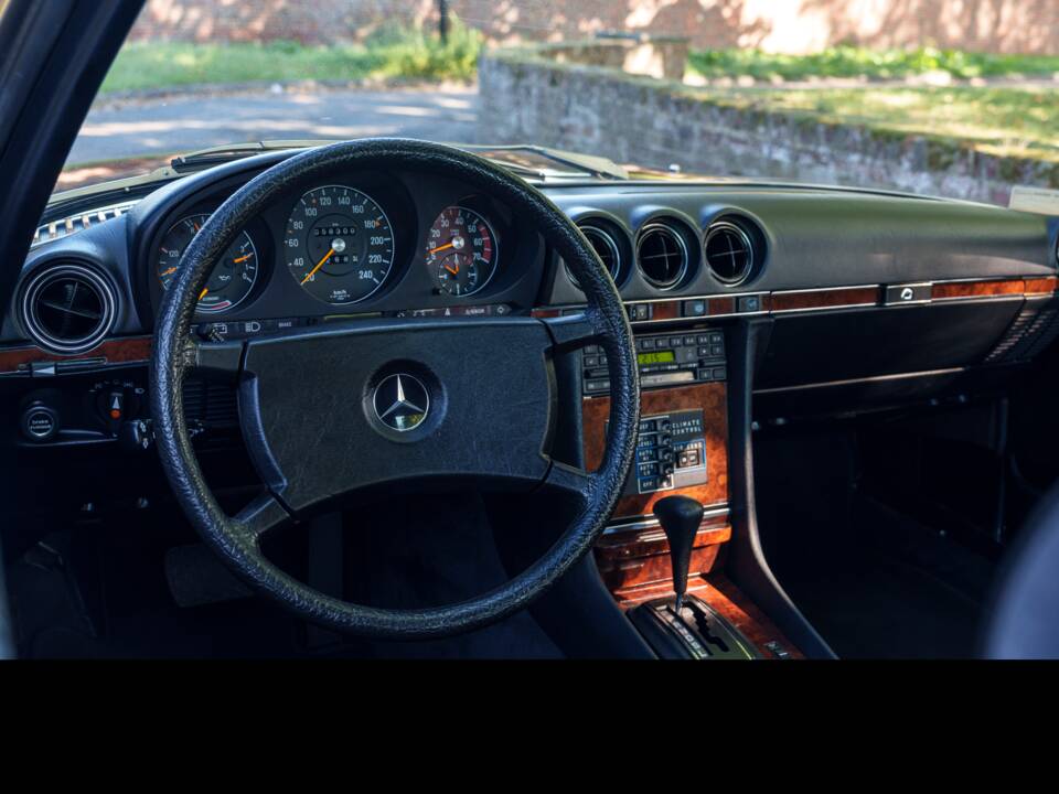 Image 13/26 of Mercedes-Benz 380 SLC (1981)