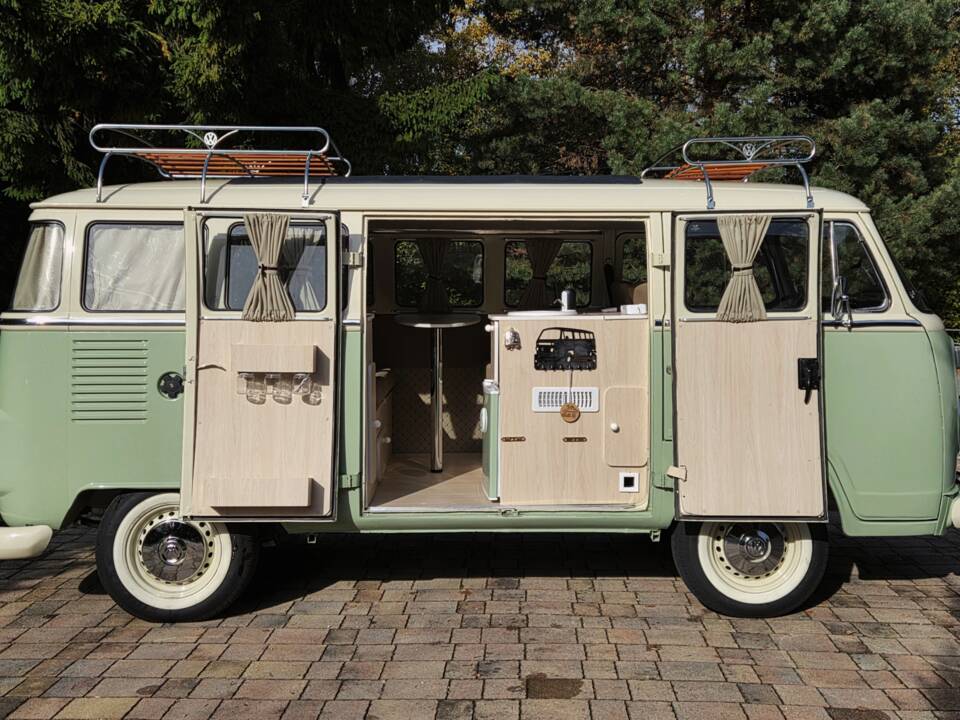 Image 5/30 of Volkswagen T2 Brasil Camper (1982)