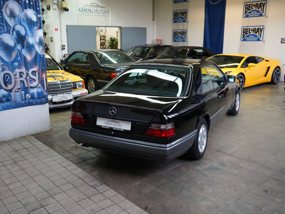Bild 15/35 von Mercedes-Benz E 320 (1993)
