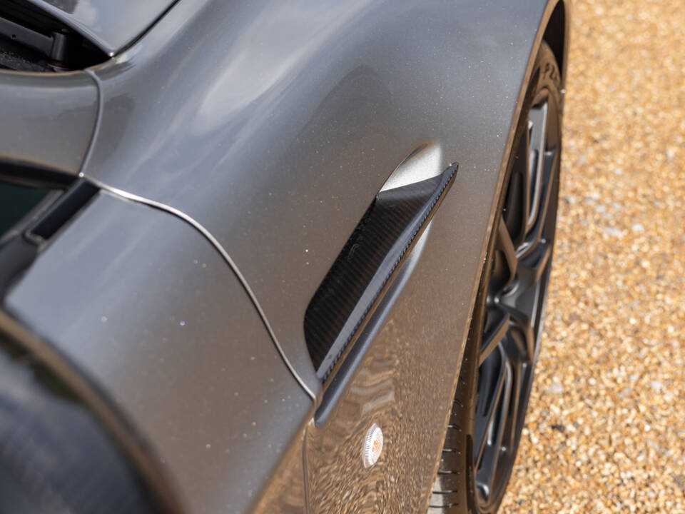Image 28/71 of Aston Martin V12 Vantage S (2015)