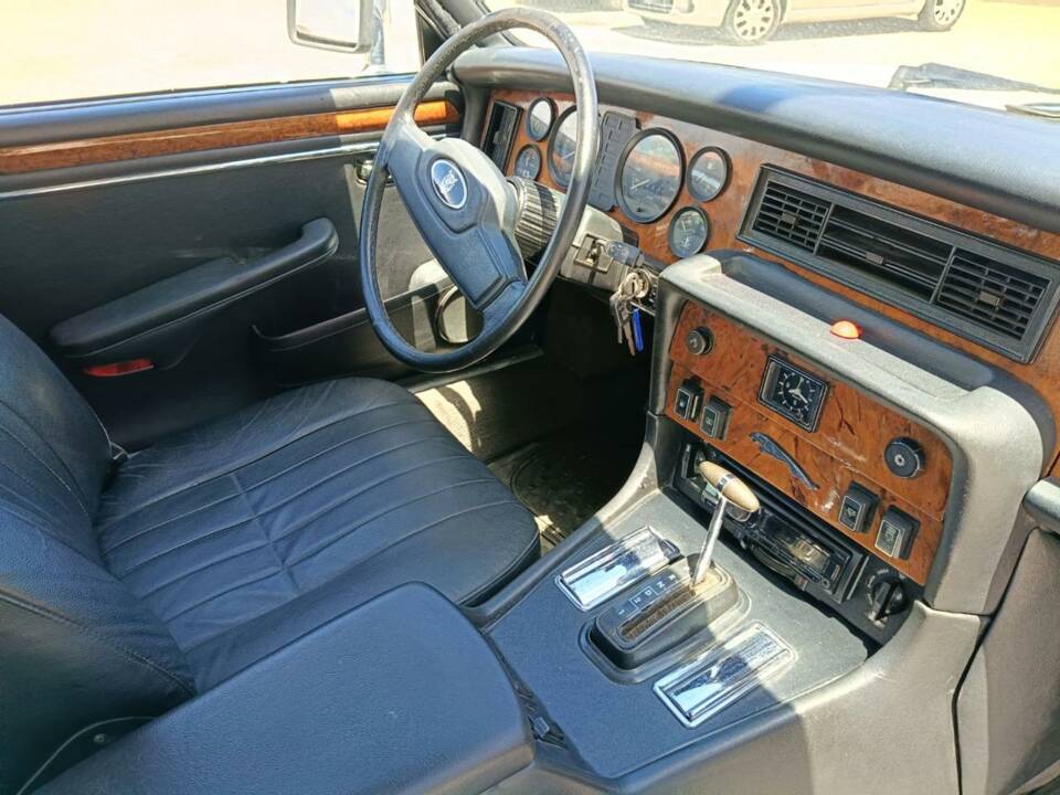 Image 19/50 of Jaguar XJ6 3.2 Sovereign (1983)