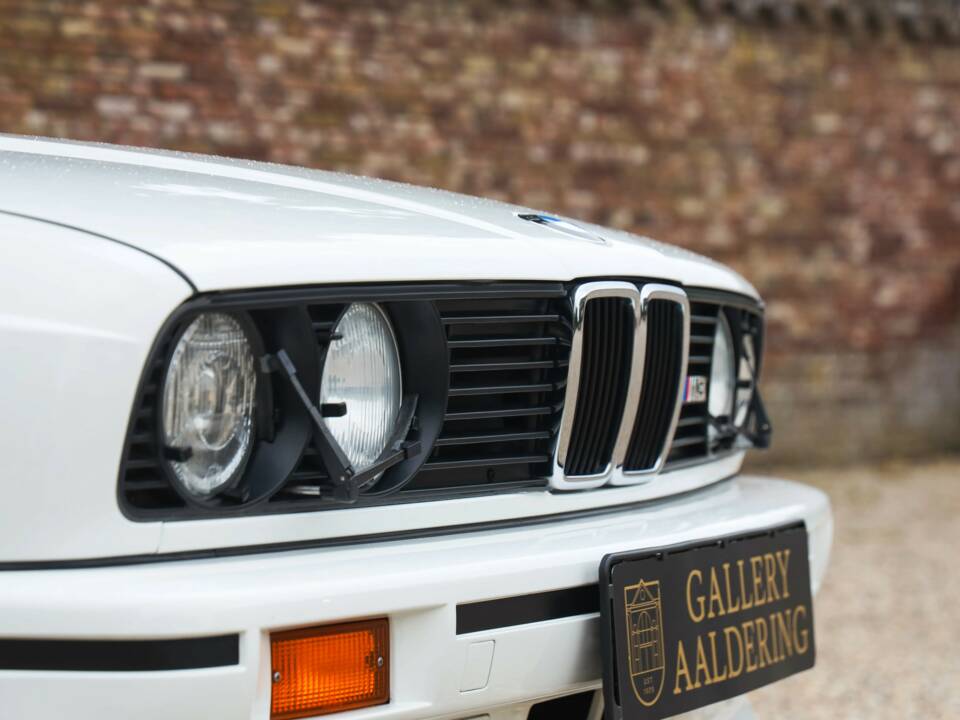 Image 29/50 of BMW M3 (1990)