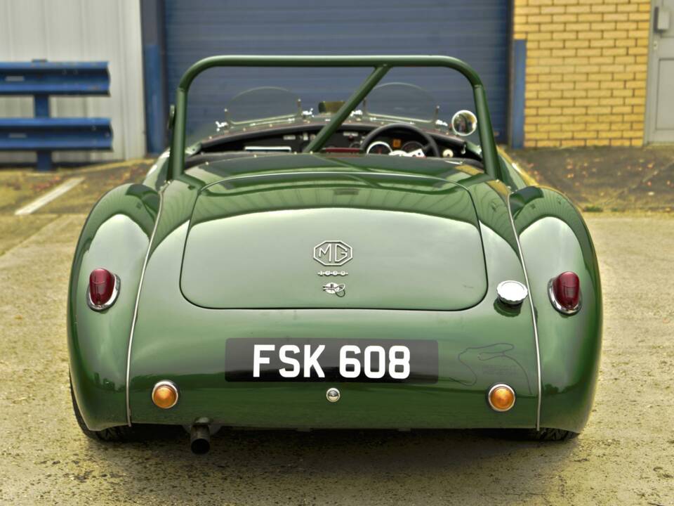 Image 12/36 of MG MGA 1600 (1958)