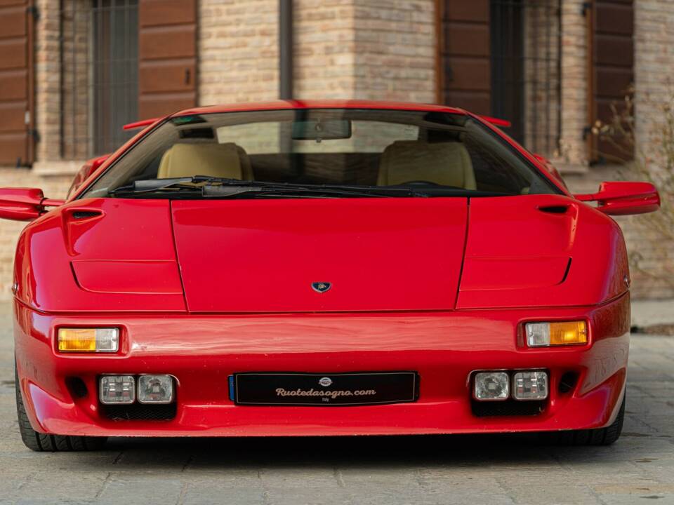 Image 6/50 of Lamborghini Diablo VT (1993)