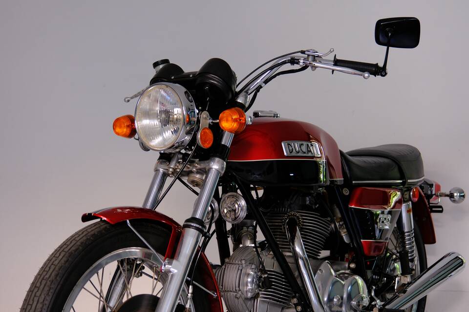 Immagine 33/96 di Ducati 750 GT (1974)