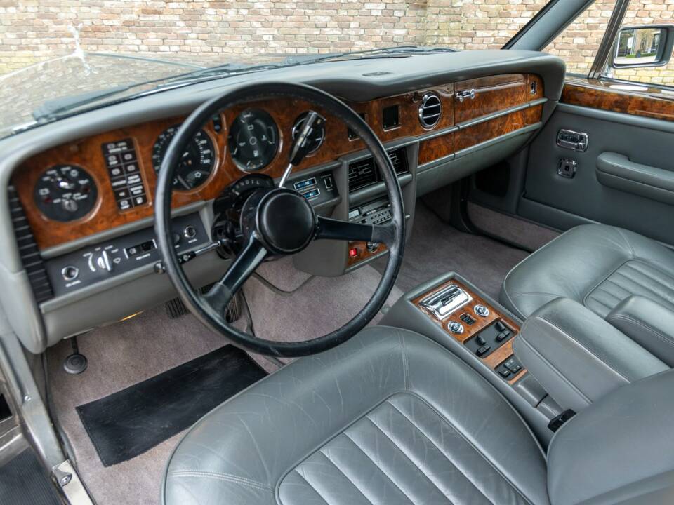 Image 33/50 of Rolls-Royce Silver Spirit (1987)